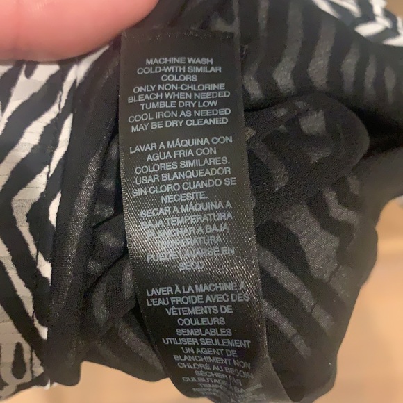 White House black market off the shoulder top - Picture 6 of 6